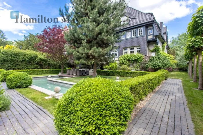 Price: 8990000 PLN Bedrooms: 8 Bathrooms: 5 - slider