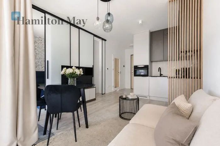 Street: Elektryczna Region: Śródmieście Subregion: Powiśle Distance to centre: 1.62 km Level: 1 Price: 1350000 PLN Bedrooms: 1 Bathrooms: 1 Size: 35m2 - slider