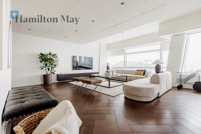 City: Warszawa Street: Złota Region: Śródmieście Subregion: Śródmieście Północne Distance to centre: 0.65 km Level: 28 Price: 31500 PLN Bedrooms: 3 Bathrooms: 2 Size: 160m2 Price/m2: 197 PLN - slider