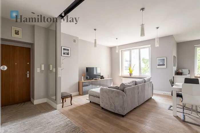 City: Warszawa Street: Górczewska Region: Wola Subregion: Młynów Distance to centre: 3.16 km Level: 3 Price: 1080000 PLN Bedrooms: 1 Bathrooms: 1 Size: 60m2 Price/m2: 18000 PLN - slider
