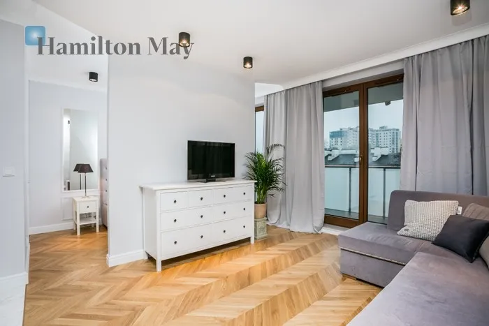City: Warszawa Street: Dzielna Region: Wola Subregion: Nowolipki Distance to centre: 2.56 km Level: 4 Price: 4000 PLN Bedrooms: 1 Bathrooms: 1 Size: 37m2 Price/m2: 108 PLN - slider