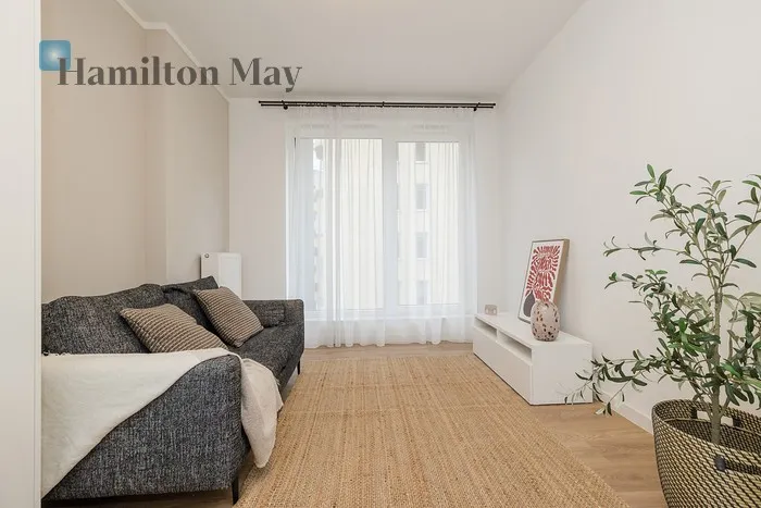 City: Warszawa Street: Grzybowska Region: Wola Subregion: Mirów Distance to centre: 1.6 km Level: 4 Price: 1154695.5 PLN Bedrooms: 2 Bathrooms: 1 Size: 42.8m2 - slider