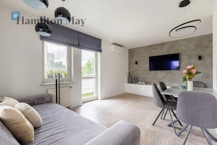 City: Warszawa Street: Aleja Komisji Edukacji Narodowej Region: Ursynów Subregion: Natolin Distance to centre: 9.87 km Level: 1 Price: 1290000 PLN Bedrooms: 2 Bathrooms: 1 Size: 63m2 - slider