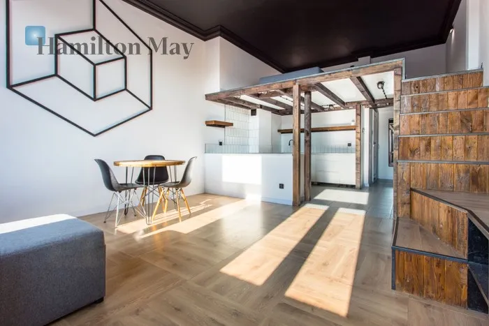 City: Wrocław Street: Haukego-Bosaka Region: Krzyki Subregion: Przedmieście Oławskie Distance to centre: 1.24 km Level: 4 Price: 2700 PLN Bedrooms: 0 Bathrooms: 1 Size: 37.21m2 - slider