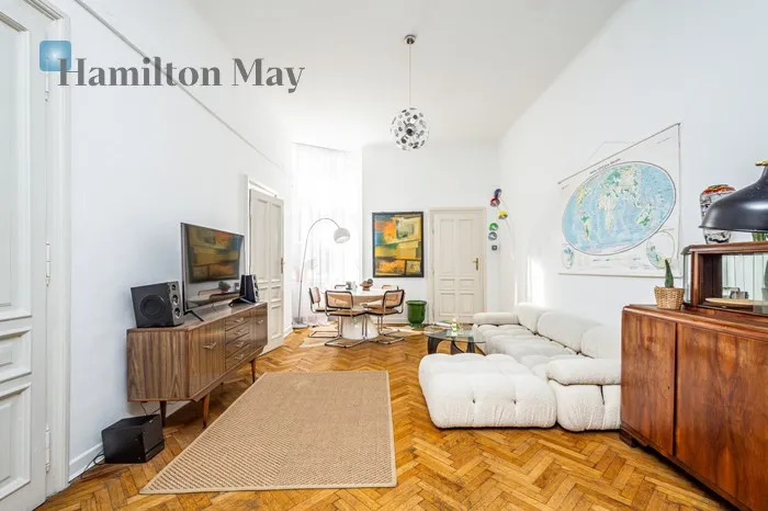 City: Kraków Street: Karmelicka Region: Stare Miasto Distance to centre: 0.95 km Level: 3 Price: 1875000 PLN Bedrooms: 2 Bathrooms: 1 Size: 111m2 - slider