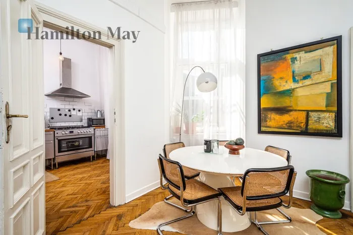 Street: Karmelicka Region: Stare Miasto Distance to centre: 0.95 km Level: 3 Price: 1690000 PLN Bedrooms: 2 Bathrooms: 1 Size: 109m2 - slider