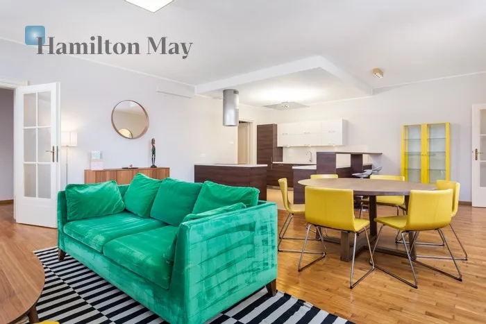 City: Kraków Street: Józefa Sarego Region: Stare Miasto Distance to centre: 0.72 km Level: 3 Price: 6100 PLN Bedrooms: 2 Bathrooms: 1 Size: 124m2 Price/m2: 49 PLN - slider