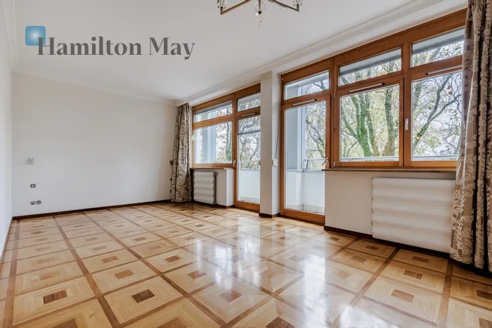 City: Warszawa Street: Biały Kamień Region: Mokotów Subregion: Stary Mokotów Distance to centre: 2.75 km Level: 1 Price: 9500 PLN Bedrooms: 2 Bathrooms: 2 Size: 130m2 Price/m2: 73 PLN - slider