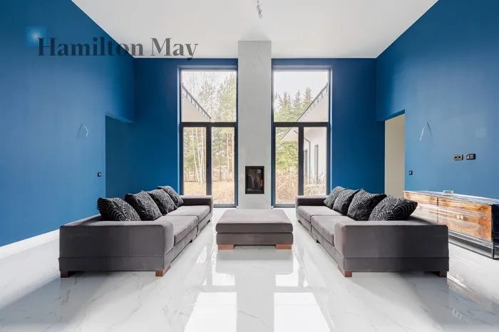 City: Otwock Street: Sosnowe Wzgórze Region: Otwock Distance to centre: 24.7 km Price: 15000 PLN Bedrooms: 6 Bathrooms: 5 Plot size: 1500m2 Price/m2: 38 PLN - slider