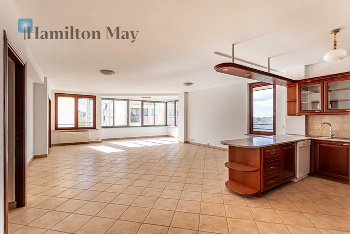 City: Warszawa Street: aleja Jana Pawła II Region: Śródmieście Subregion: Muranów Distance to centre: 2.68 km Level: 5 Price: 2988700 PLN Bedrooms: 3 Bathrooms: 2 Size: 157.3m2 Price/m2: 19000 PLN - slider