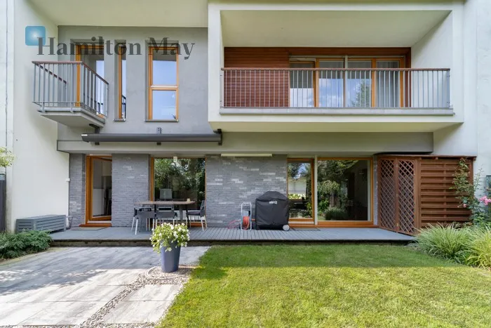 City: Kraków Street: Królowej Jadwigi Region: Zwierzyniec Distance to centre: 5.58 km Price: 2450000 PLN Bedrooms: 4 Bathrooms: 2 Plot size: 250m2 Price/m2: 13649 PLN - slider