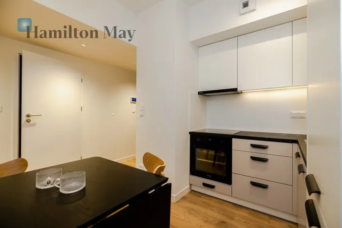 City: Warszawa Street: Grzybowska Region: Wola Subregion: Mirów Distance to centre: 1.6 km Level: 8 Price: 1240000 PLN Bedrooms: 1 Bathrooms: 1 Size: 42.77m2 - slider