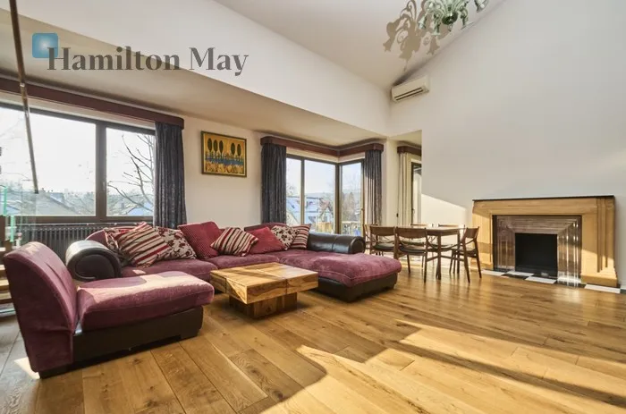 City: Kraków Street: Podłącze Region: Zwierzyniec Subregion: Wola Justowska Distance to centre: 4.34 km Level: 1 Price: 10000 PLN Bedrooms: 4 Bathrooms: 3 Size: 188m2 - slider