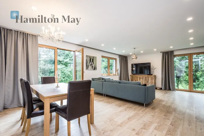 City: Kraków Street: Łukasza Cieplińskiego Region: Grzegórzki Subregion: Olsza Distance to centre: 2.42 km Price: 14000 PLN Bedrooms: 4 Bathrooms: 2 Plot size: 500m2 - slider