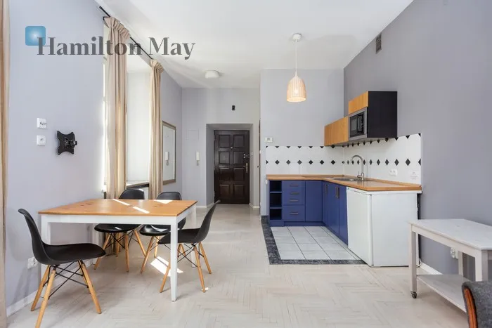 City: Kraków Street: Grodzka Region: Stare Miasto Distance to centre: 0.21 km Level: 2 Price: 1155000 PLN Bedrooms: 1 Bathrooms: 1 Size: 55m2 Price/m2: 21000 PLN - slider
