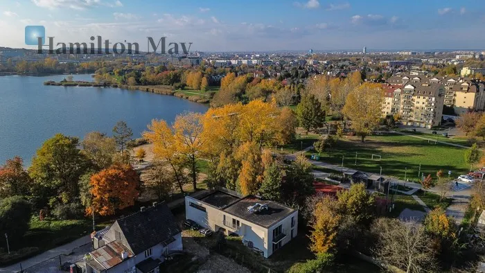 City: Kraków Street: Kozia Region: Podgórze Subregion: Przewóz Level: -9 Price: 20000 PLN Bedrooms: 3 Bathrooms: 2 Plot size: 717m2 Price/m2: 77 PLN - slider