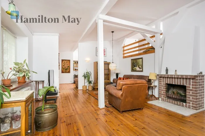 City: Warszawa Street: Tyniecka Region: Mokotów Subregion: Stary Mokotów Distance to centre: 4.17 km Level: 3 Price: 2100000 PLN Bedrooms: 2 Bathrooms: 1 Size: 110m2 Price/m2: 19091 PLN - slider