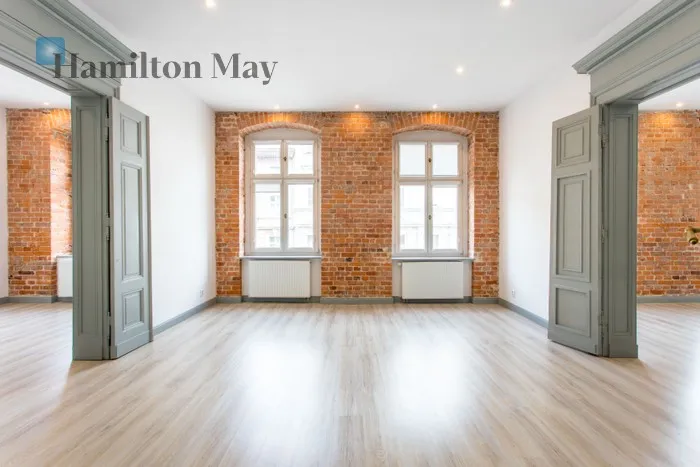 City: Wrocław Street: plac Świętego Macieja 11 Region: Śródmieście Distance to centre: 1.23 km Level: 3 Price: 1230000 PLN Bedrooms: 3 Bathrooms: 2 Size: 117m2 - slider