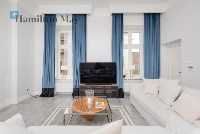 City: Kraków Street: Stefana Batorego Region: Stare Miasto Subregion: Piasek Distance to centre: 0.77 km Level: 1 Price: 3900000 PLN Bedrooms: 4 Bathrooms: 1 Size: 172m2 Price/m2: 22674 PLN - slider