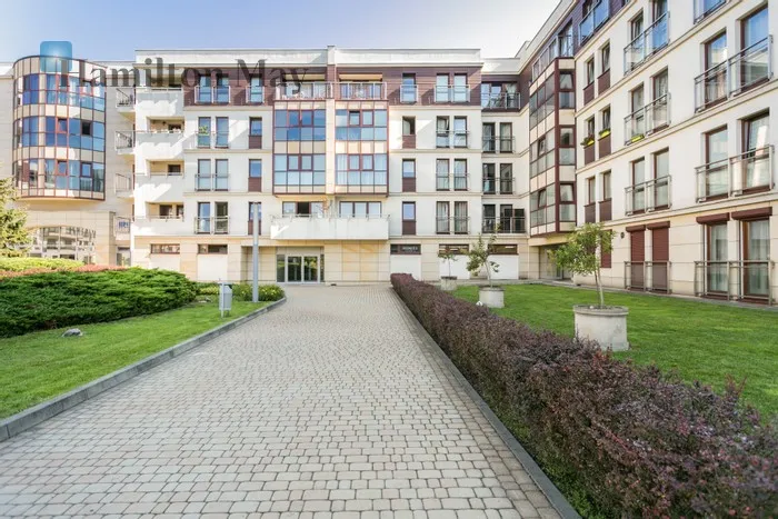 Street: Przemysłowa Region: Podgórze Subregion: Zabłocie Distance to centre: 2.11 km Price: 3700 PLN Bedrooms: 1 - slider