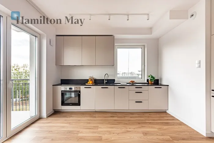 Street: Wschodu Słońca Region: Włochy Subregion: Raków Distance to centre: 5.78 km Level: 6 Price: 931000 PLN Bedrooms: 1 Bathrooms: 1 Size: 48.56m2 - slider