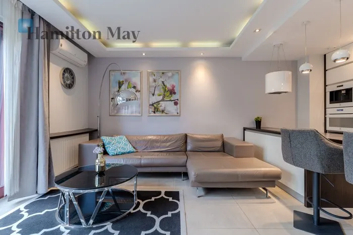 City: Kraków Street: Ludwinowska Region: Dębniki Distance to centre: 1.95 km Price: 4800 PLN Bedrooms: 1 Bathrooms: 2 - slider