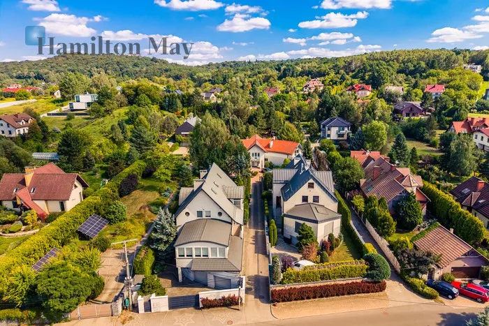 City: Kraków Street: Rzepichy Region: Zwierzyniec Subregion: Wola Justowska Distance to centre: 7 km Level: -9 Price: 8900000 PLN Bedrooms: 5 Bathrooms: 4 Plot size: 3706m2 Price/m2: 14933 PLN - slider