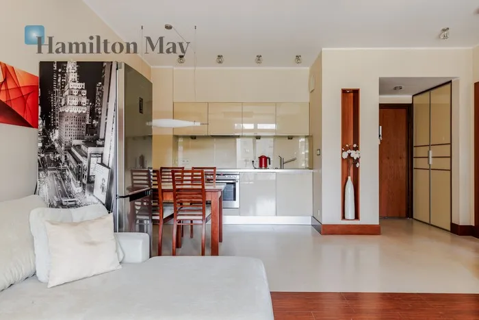 City: Warszawa Street: Bruna Region: Mokotów Subregion: Stary Mokotów Distance to centre: 2.42 km Level: 3 Price: 4000 PLN Bedrooms: 1 Bathrooms: 1 Size: 41m2 - slider