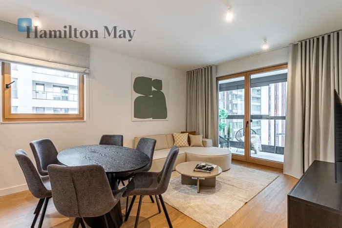 City: Warszawa Street: Prosta Region: Wola Subregion: Czyste Distance to centre: 1.99 km Level: 5 Price: 12500 PLN Bedrooms: 3 Bathrooms: 2 Size: 77m2 Price/m2: 162 PLN - slider