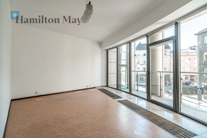 City: Kraków Street: Kalwaryjska Region: Podgórze Subregion: Stare Podgórze Distance to centre: 2.3 km Level: 1 Price: 4000 PLN Bedrooms: 1 Bathrooms: 1 Size: 55m2 Price/m2: 73 PLN - slider