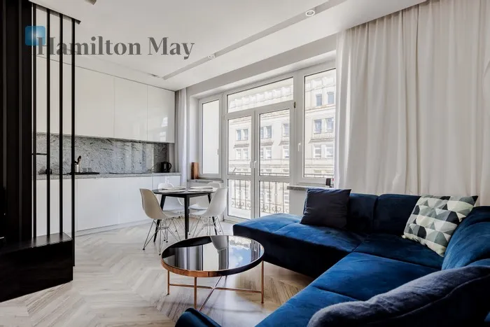 City: Warszawa Street: Marszałkowska Region: Śródmieście Subregion: Śródmieście Południowe Distance to centre: 1.48 km Level: 4 Price: 6300 PLN Bedrooms: 3 Bathrooms: 1 Size: 61m2 Price/m2: 103 PLN - slider