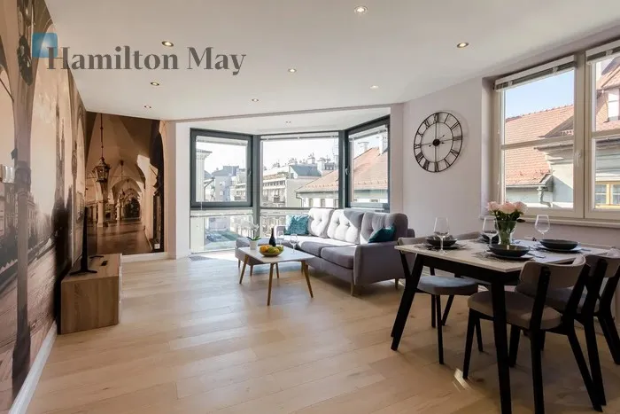 City: Kraków Street: Augustiańska Region: Stare Miasto Distance to centre: 1.47 km Level: 3 Price: 2236500 PLN Bedrooms: 2 Bathrooms: 1 Size: 72m2 Price/m2: 31063 PLN - slider