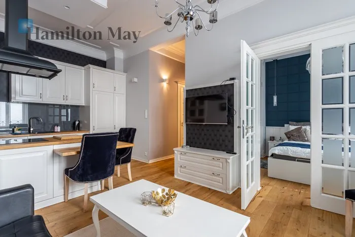 City: Warszawa Street: Poznańska Region: Śródmieście Subregion: Śródmieście Południowe Distance to centre: 0.5 km Level: 3 Price: 5000 PLN Bedrooms: 1 Bathrooms: 1 Size: 40m2 Price/m2: 125 PLN - slider