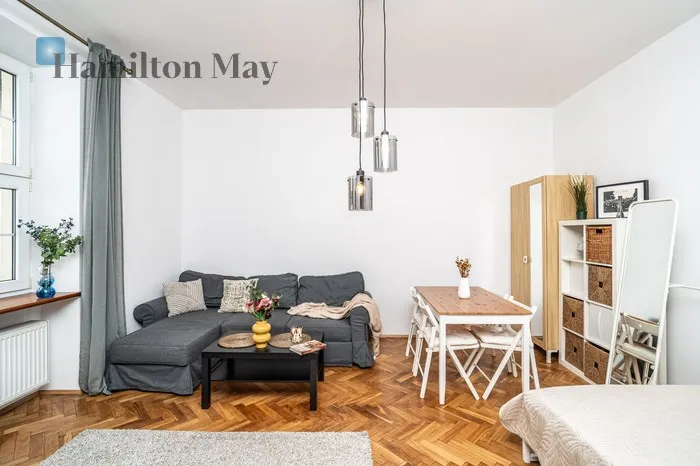 City: Kraków Street: Józefa Region: Stare Miasto Subregion: Kazimierz Distance to centre: 1 km Level: 2 Price: 3800 PLN Bedrooms: 2 Bathrooms: 1 Size: 58m2 Price/m2: 66 PLN - slider