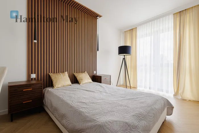Street: aleja Wyścigowa Region: Mokotów Subregion: Służew Distance to centre: 7.06 km Level: 4 Price: 5200 PLN Bedrooms: 1 Bathrooms: 1 - slider