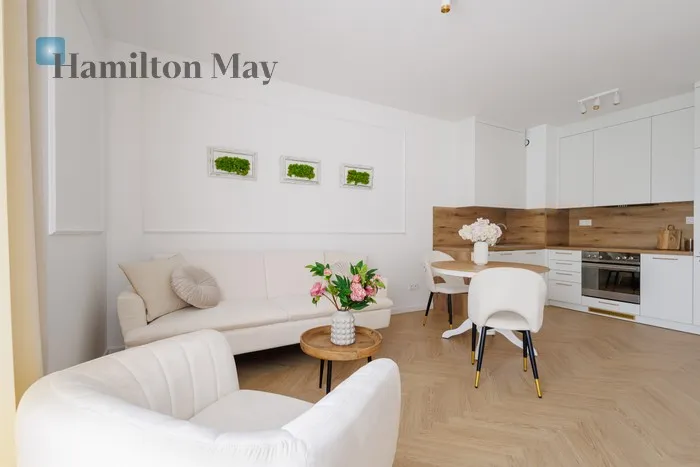 City: Warszawa Street: aleja Wyścigowa Region: Mokotów Subregion: Służew Distance to centre: 7.06 km Level: 4 Price: 5200 PLN Bedrooms: 1 Bathrooms: 1 - slider