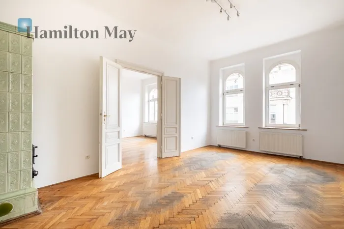 City: Kraków Street: Karmelicka Region: Stare Miasto Distance to centre: 0.95 km Level: 3 Price: 1980000 PLN Bedrooms: 2 Bathrooms: 1 Size: 109m2 - slider