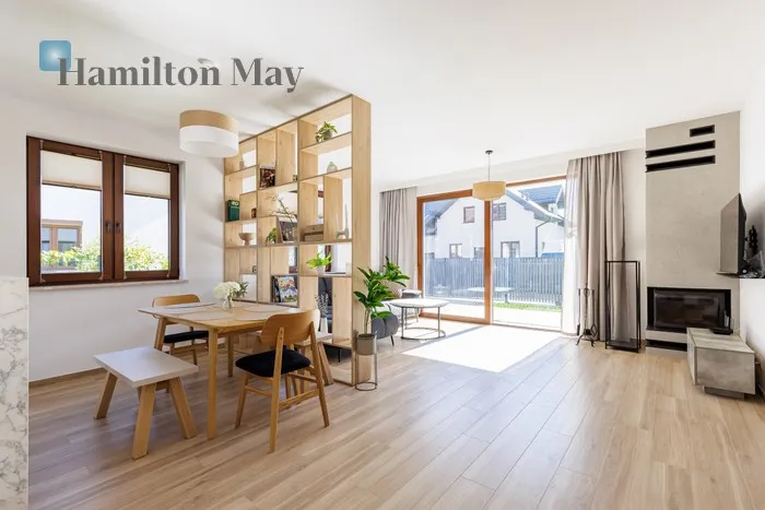 City: Pruszków Street: Stefana Jaronia Kowalskiego Region: Pruszków Distance to centre: 14.81 km Price: 12000 PLN Bedrooms: 5 Bathrooms: 2 Plot size: 350m2 Price/m2: 63 PLN - slider