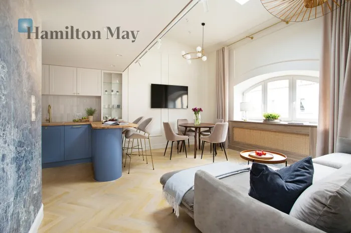 Street: Henryka Sienkiewicza Region: Krowodrza Distance to centre: 1.24 km Level: 4 Price: 1050000 PLN Bedrooms: 2 Bathrooms: 1 Size: 46.32m2 Price/m2: 22668 PLN - slider