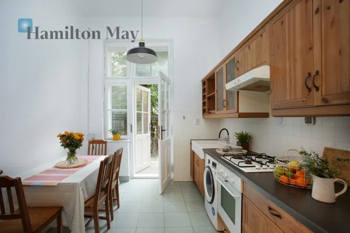 City: Kraków Street: Jana Kochanowskiego Region: Stare Miasto Subregion: Piasek Distance to centre: 0.87 km Price: 1290000 PLN Bedrooms: 2 Bathrooms: 1 Size: 83m2 - slider