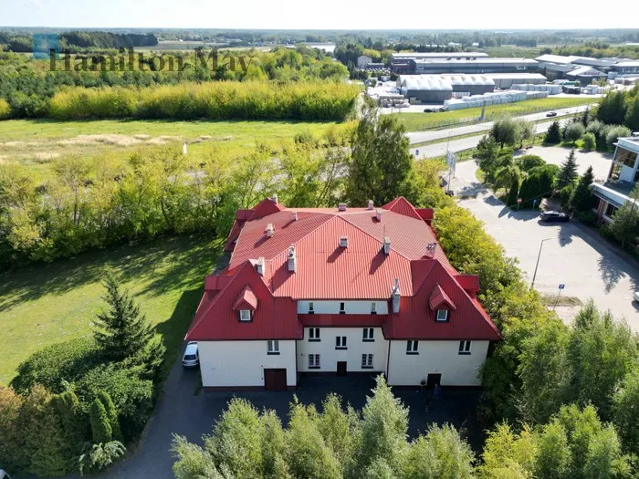 Region: Tarczyn Distance to centre: 28.96 km Price: 10900000 PLN Bedrooms: 15 Bathrooms: 9 Plot size: 5412m2 Price/m2: 9183 PLN - slider