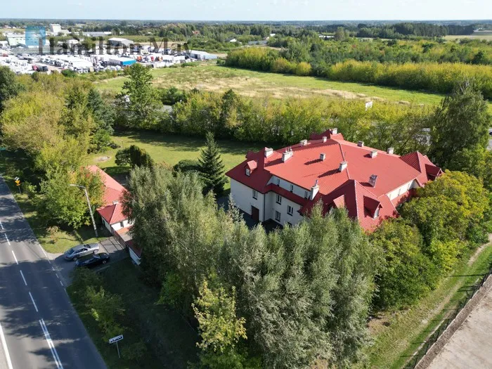 Region: Tarczyn Distance to centre: 28.96 km Price: 11900000 PLN Bedrooms: 15 Bathrooms: 9 Plot size: 5412m2 Price/m2: 10025 PLN - slider