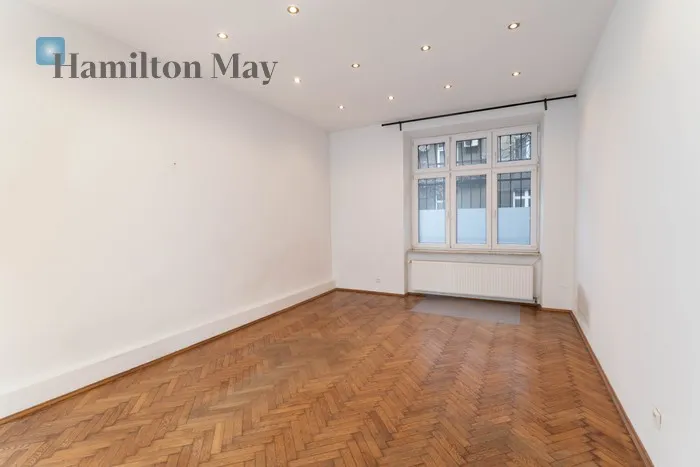 City: Kraków Street: Wenecja Region: Stare Miasto Distance to centre: 0.81 km Price: 3900 PLN Bedrooms: null Bathrooms: null Plot size: nullm2 Layout: null Price/m2: 65 PLN - slider