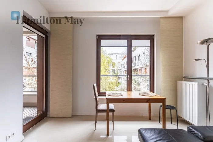 Street: Biały Kamień Region: Mokotów Subregion: Wyględów Distance to centre: 3 km Level: 2 Price: 1435000 PLN Bedrooms: 1 Bathrooms: 1 - slider