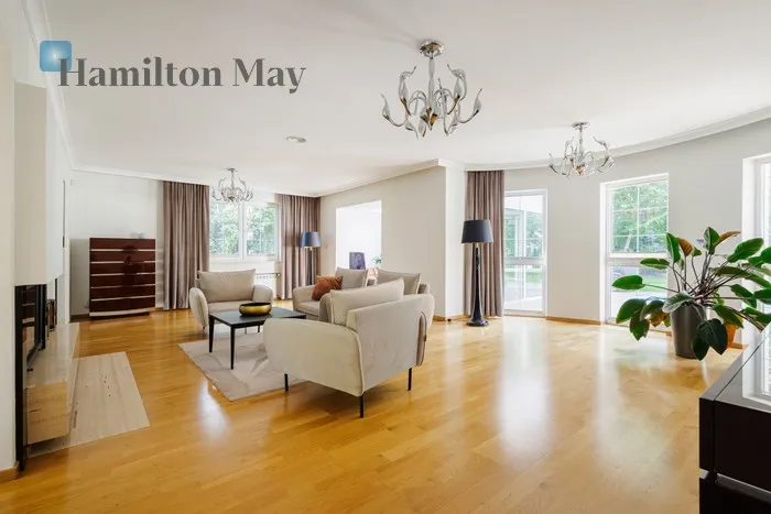City: Otwock Wielki Street: Górna Region: Otwock Wielki Price: 3800000 PLN Bedrooms: 6 Bathrooms: 4 Plot size: 1848m2 Price/m2: 9500 PLN - slider