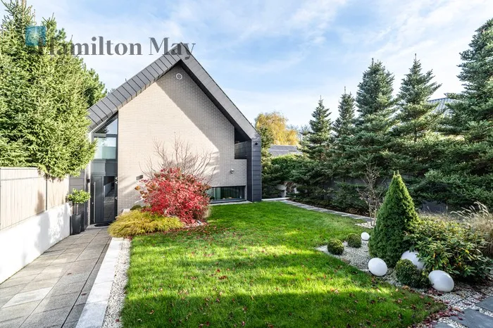 Distance to centre: 13.38 km Price: 4900000 PLN - slider