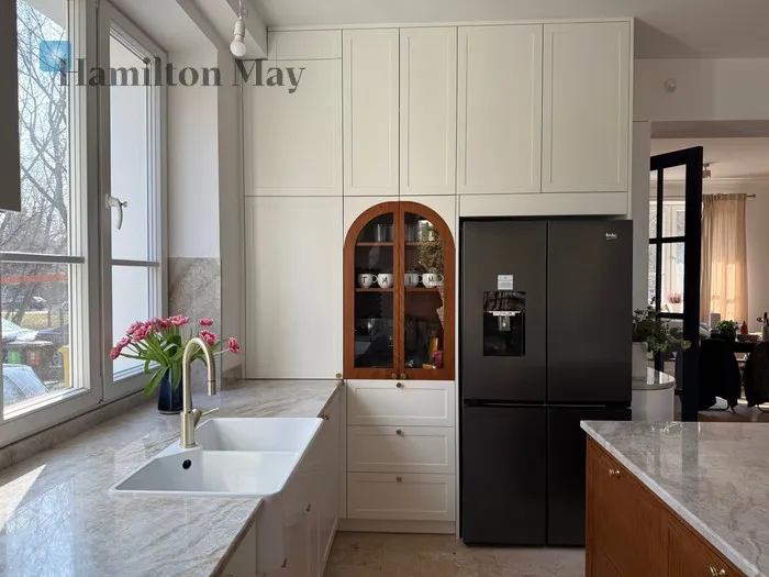 Street: Obserwatorów Region: Mokotów Subregion: Stegny Distance to centre: 4.83 km Price: 22500 PLN Bedrooms: 5 - slider