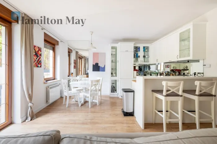 City: Kraków Street: Złota Region: Zwierzyniec Distance to centre: 3.89 km Price: 5700 PLN Bedrooms: 2 Bathrooms: 1 - slider