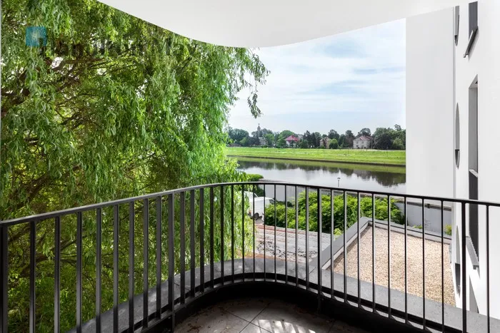 City: Kraków Street: Tadeusza Kościuszki Region: Zwierzyniec Subregion: Salwator Distance to centre: 1.59 km Level: 2 Price: 2999999 PLN Bedrooms: 3 Bathrooms: 3 Size: 123m2 - slider