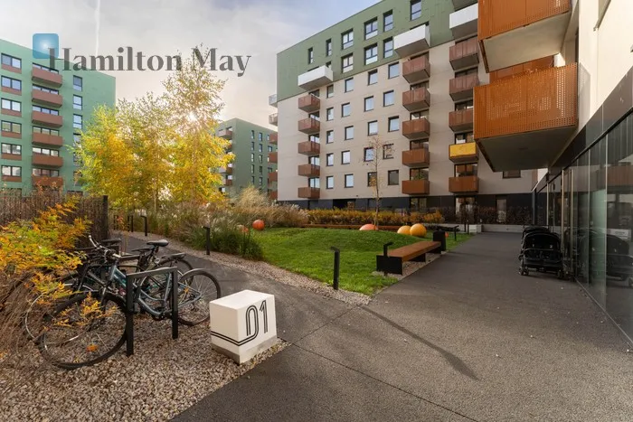 City: Kraków Street: Aktorów Region: Bronowice Distance to centre: 4.33 km Level: 4 Price: 790000 PLN Bedrooms: 1 Bathrooms: 1 Size: 42m2 Price/m2: 18810 PLN - slider